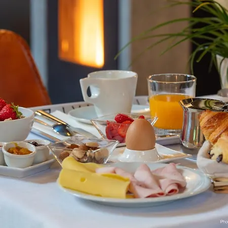 Les Patios Bed & Breakfast